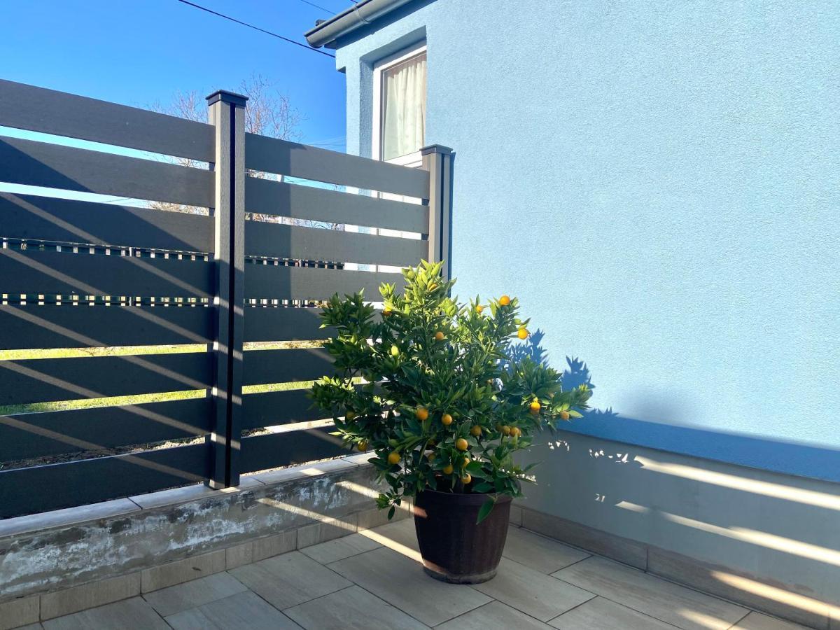Kisvakond Vendeghaz Apartment Jeno Bagian luar foto
