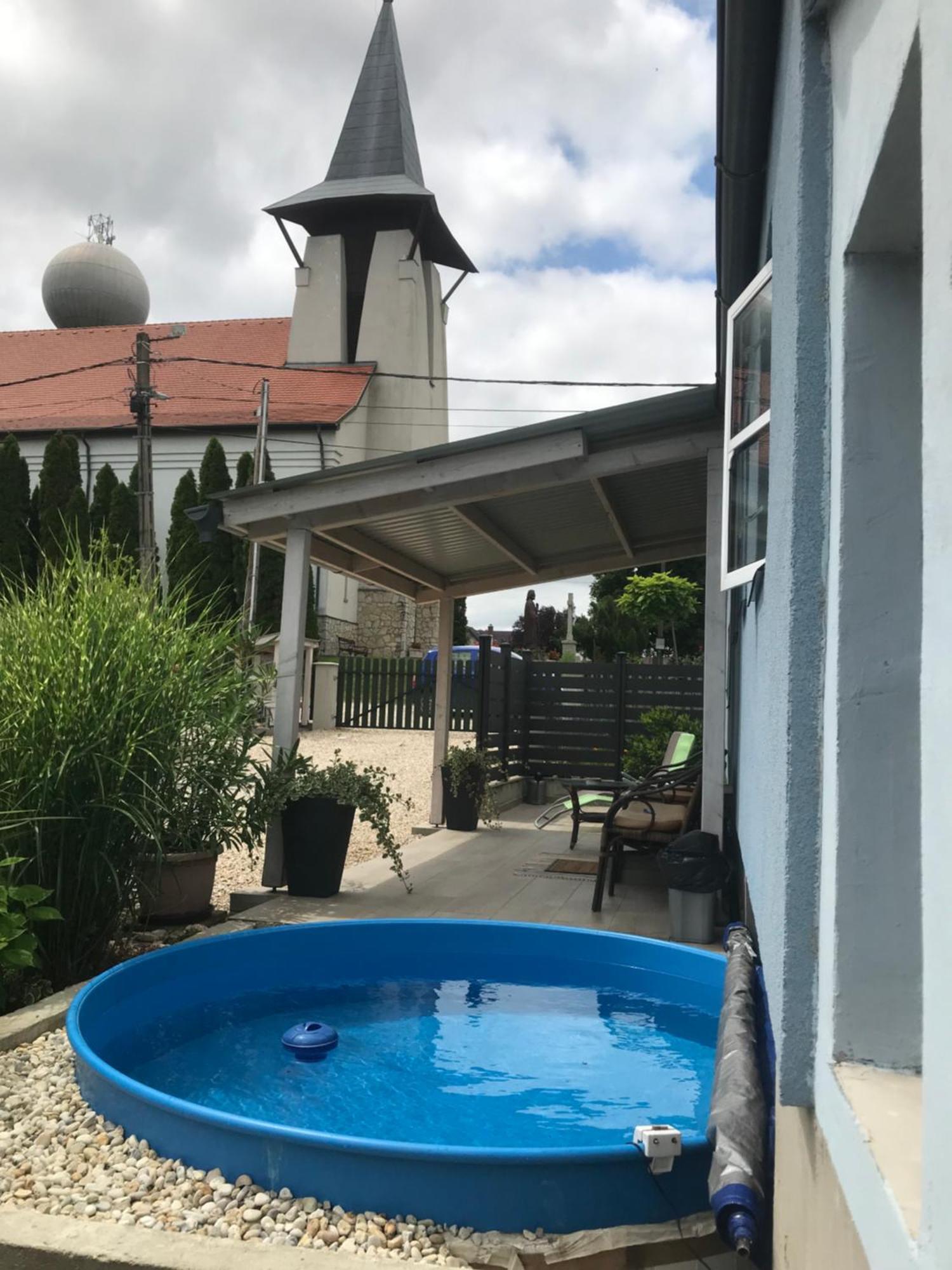 Kisvakond Vendeghaz Apartment Jeno Bagian luar foto